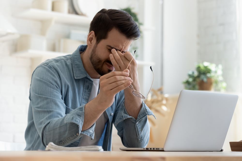 Homme stressé et fatigué - Prévia