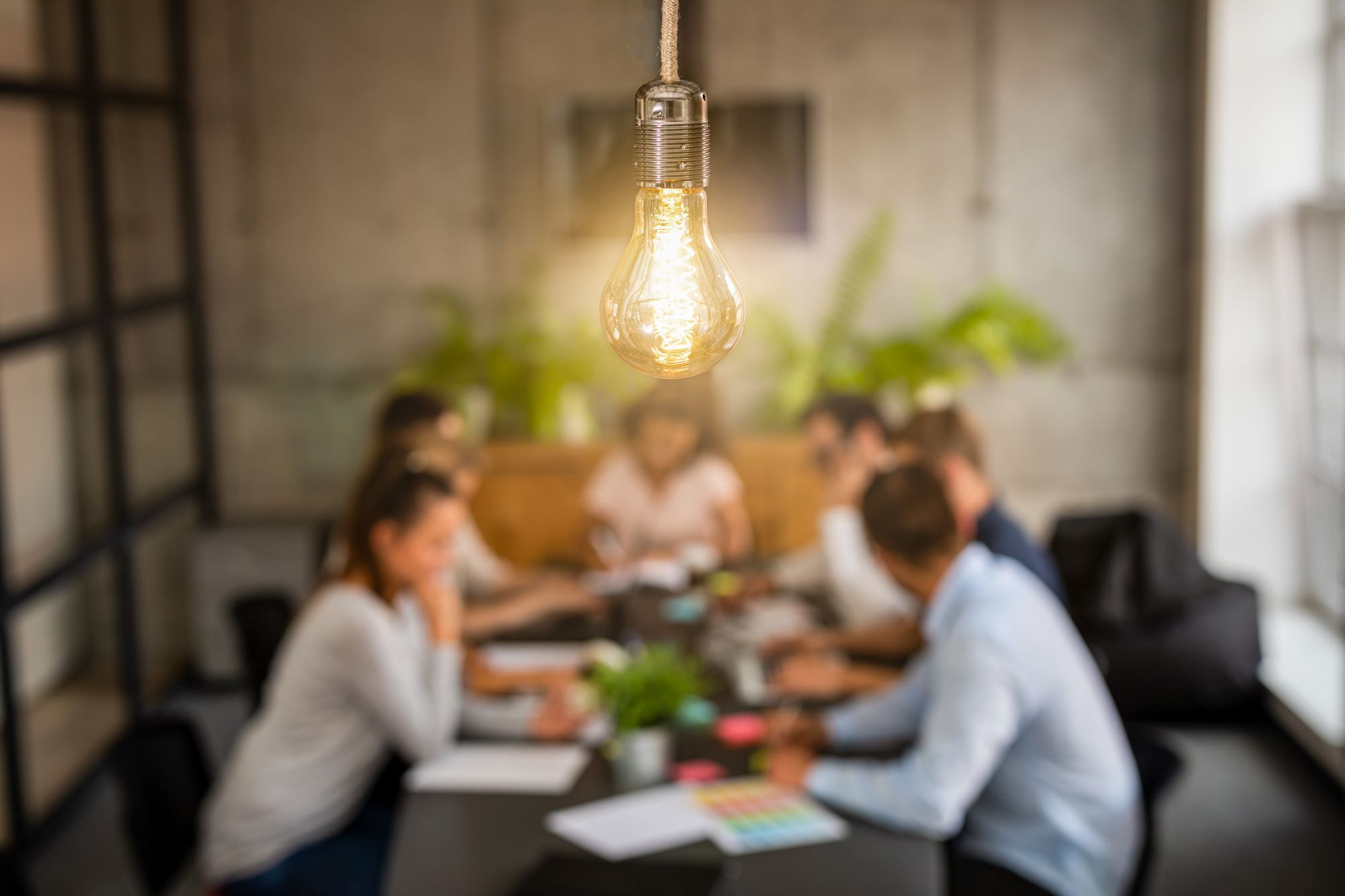 AdobeStock_220696357 PREVIA collaboration equipe ampoule
